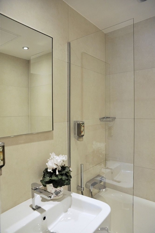 Imagen de la habitación del Hotel Waldorf Montparnasse. Foto 2