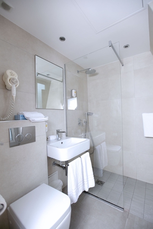 Imagen de la habitación del Hotel Waldorf Montparnasse. Foto 4