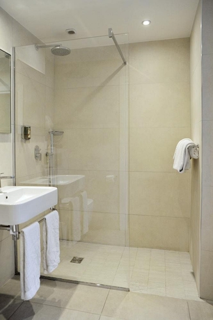 Imagen de la habitación del Hotel Waldorf Montparnasse. Foto 13