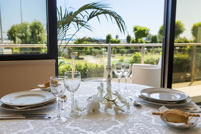 Imagen del bar/restaurante del Hotel Waldorf Suite. Foto 8