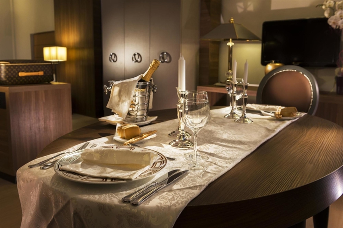 Imagen de la habitación del Hotel Waldorf Suite. Foto 12