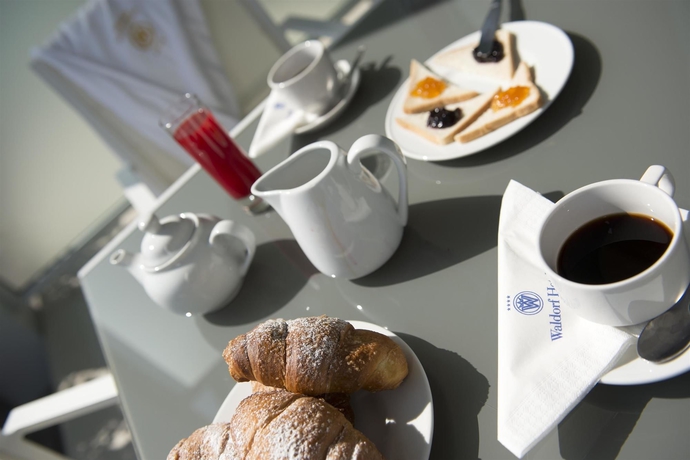 Imagen del bar/restaurante del Hotel Waldorf Suite. Foto 11