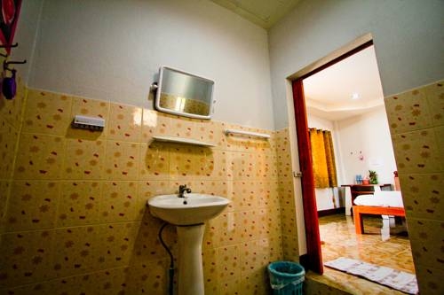 Imagen de los exteriores del Hotel Waleekarn Resort. Foto 19