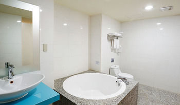 Imagen de los interiores del Hotel Walker - Zhengyi, Nuevo Taip&eacute;i. Foto 14