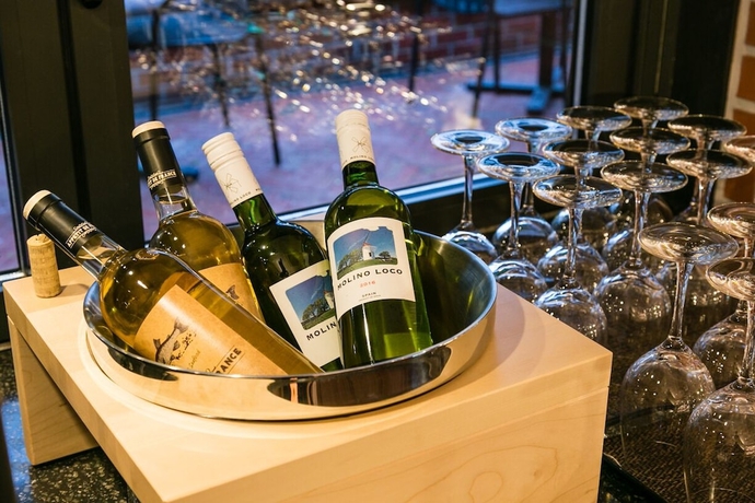 Imagen del bar/restaurante del Hotel Walkerhill Douglas House. Foto 5