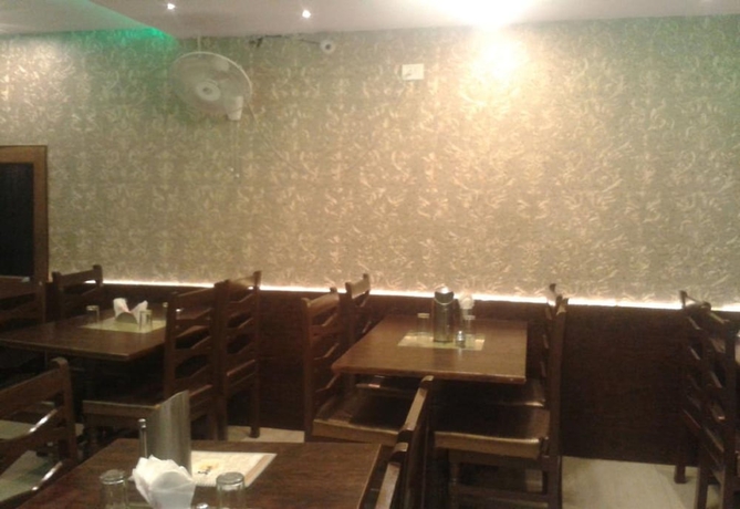 Imagen del bar/restaurante del Hotel Walkin Shiva P Guest House. Foto 3