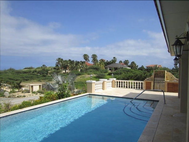 Imagen de la piscina del Hotel Walking To The Beach Villa. Foto 14