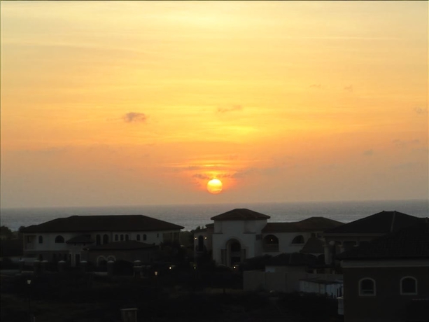 Imagen de los exteriores del Hotel Walking To The Beach Villa. Foto 13