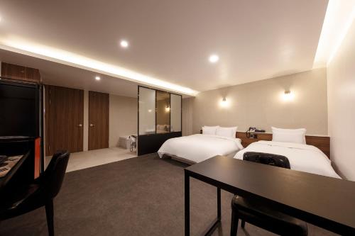 Imagen de la habitación del Hotel Wall. Foto 19