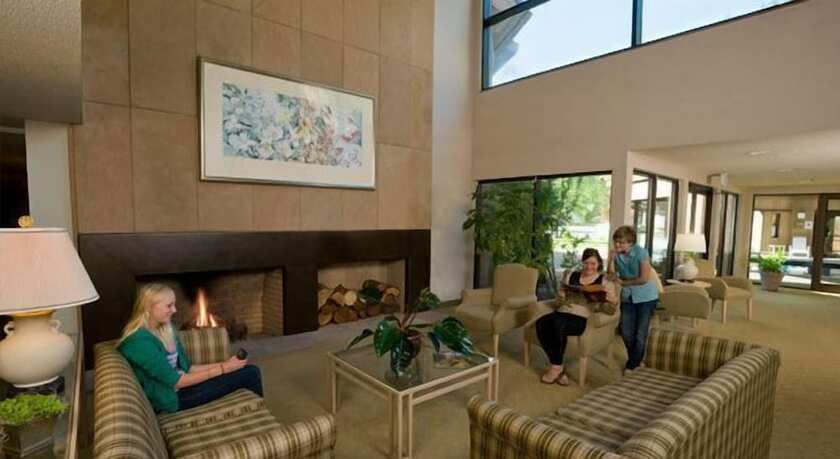 Imagen del bar/restaurante del Hotel Wallace Inn. Foto 10