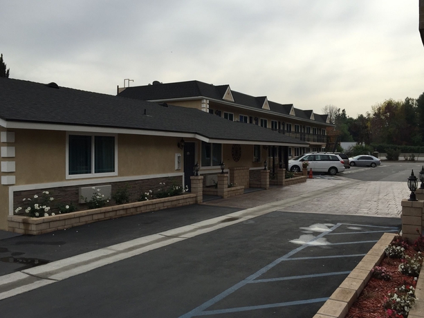 Imagen de los exteriores del Hotel Walnut Inn and Suites West Covina. Foto 13