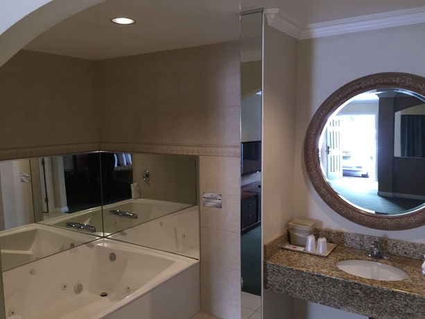 Imagen de la habitación del Hotel Walnut Inn and Suites West Covina. Foto 12