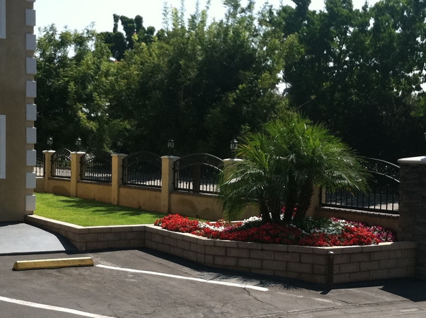 Imagen de los exteriores del Hotel Walnut Inn and Suites West Covina. Foto 16