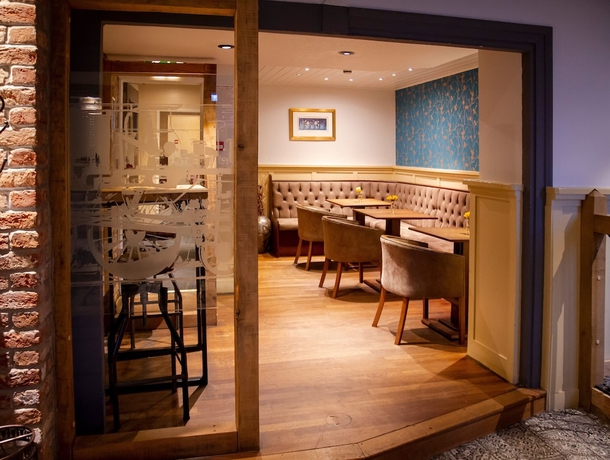 Imagen del bar/restaurante del Hotel Walnut Tree Inn. Foto 3