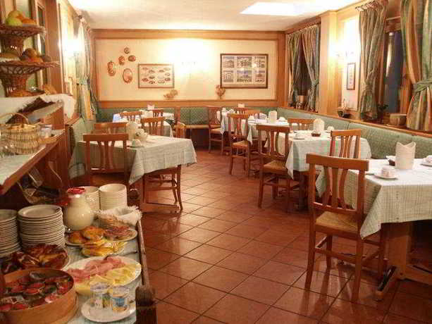 Imagen del bar/restaurante del Hotel Walser. Foto 2