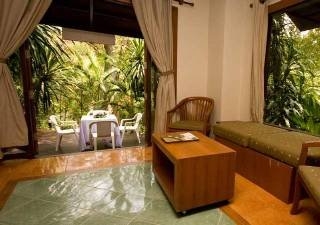 Imagen de la piscina del Hotel Wanathara Health Resort and Spa. Foto 11
