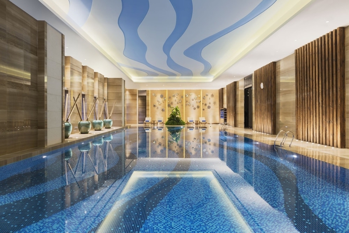 Imagen de la piscina del Hotel Wanda Realm Harbin. Foto 18