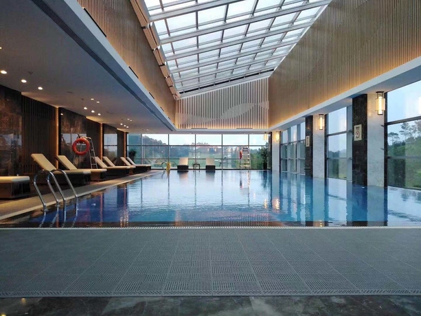 Imagen de la piscina del Hotel Wanda Realm Heshan. Foto 12