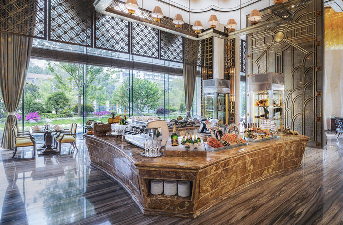 Imagen del bar/restaurante del Hotel Wanda Reign Wuhan. Foto 2