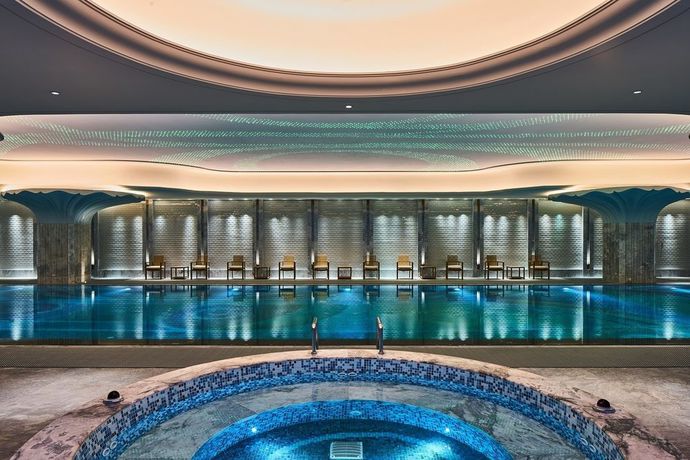 Imagen de la piscina del Hotel Wanda Vista Qingdao Movie Metropolis. Foto 19
