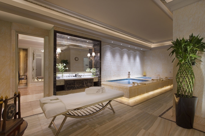 Imagen de la piscina del Hotel Wanda Vista Shenyang. Foto 19