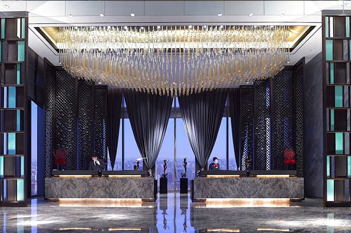 Imagen de la piscina del Hotel Wanda Vista Zhengzhou. Foto 14