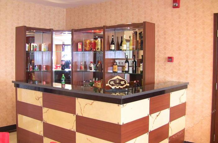 Imagen del bar/restaurante del Hotel WangDao holiday inn in Qiandao Lake. Foto 6