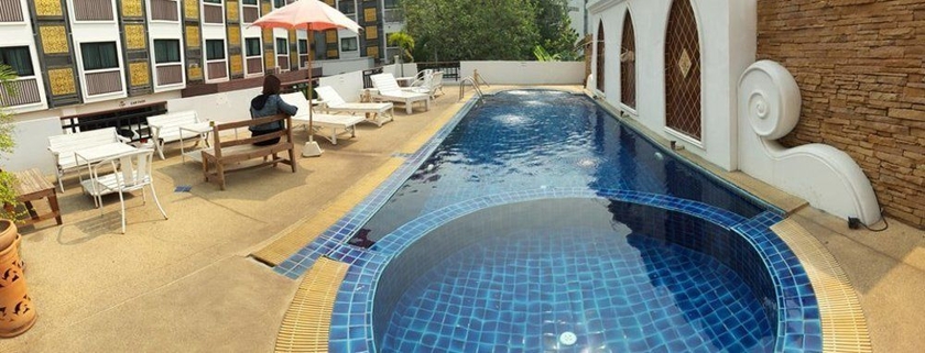 Imagen de la piscina del Hotel Wangburapa Grand, Chiang Mai. Foto 10