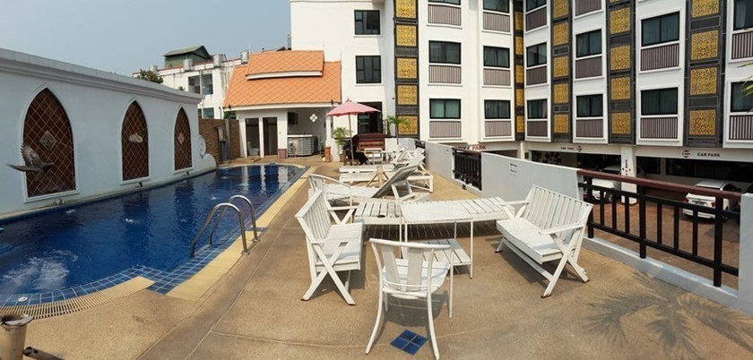 Imagen de la piscina del Hotel Wangburapa Grand, Chiang Mai. Foto 11