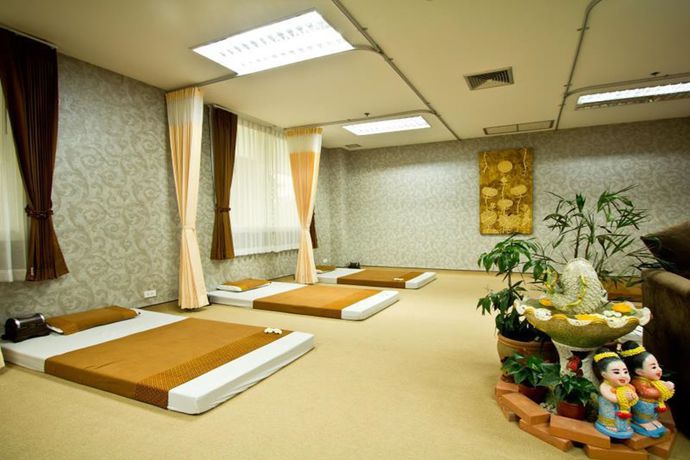 Imagen de la piscina del Hotel Wangchan Riverview. Foto 15