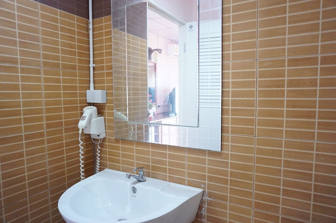 Imagen de la habitación del Hotel Wanghin Bungalow Donsak. Foto 18