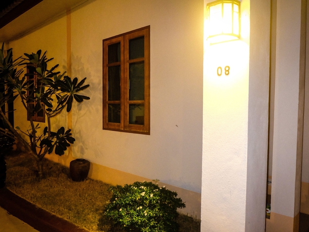 Imagen de los exteriores del Hotel Wangthatum. Foto 19