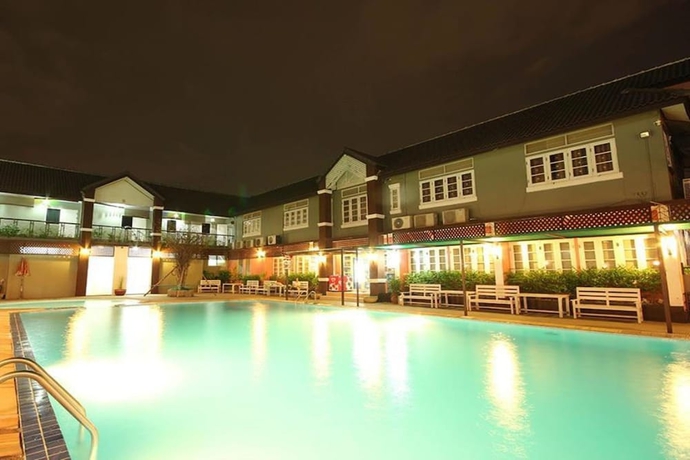 Imagen de la piscina del Hotel Waratee Spa Resort Villa. Foto 17