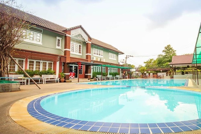 Imagen de la piscina del Hotel Waratee Spa Resort Villa. Foto 18