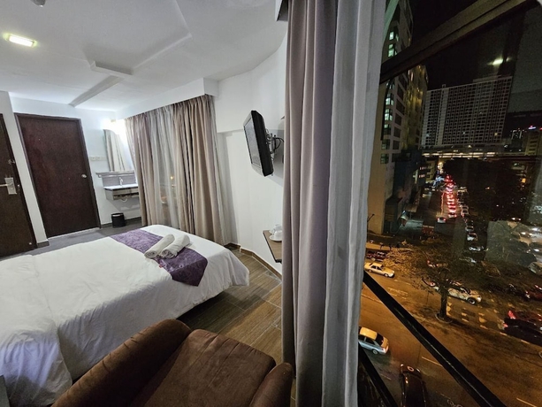 Imagen de la habitación del Hotel Warisan. Foto 7