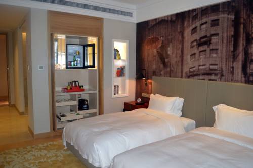 Imagen de la habitación del Hotel Warm Island Resort. Foto 1
