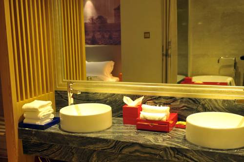 Imagen de la habitación del Hotel Warm Island Resort. Foto 2