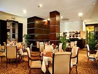 Imagen del bar/restaurante del Hotel Warm Yes Business. Foto 2