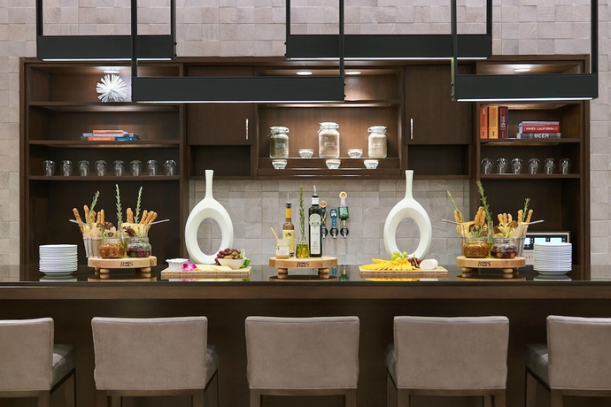 Imagen de los interiores del Hotel Warner Center Marriott Woodland Hills. Foto 15