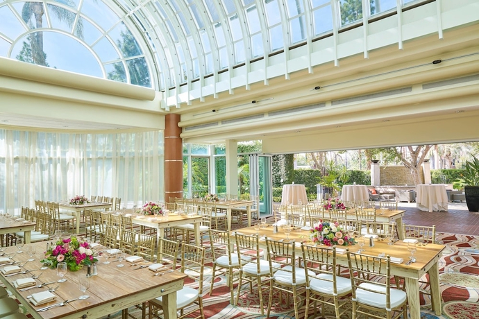 Imagen de los interiores del Hotel Warner Center Marriott Woodland Hills. Foto 17