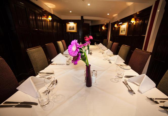 Imagen del bar/restaurante del Hotel Warren Lodge, Shepperton. Foto 7