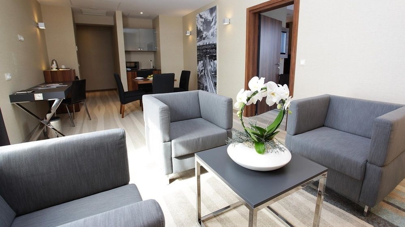 Imagen de los interiores del Hotel Warsaw Plaza. Foto 14