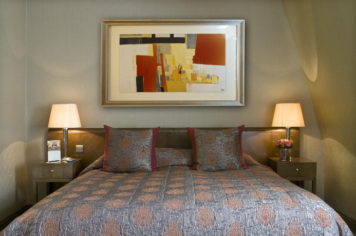 Imagen de la habitación del Hotel Warwick Brussels. Foto 10