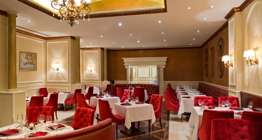 Imagen del bar/restaurante del Hotel Warwick Doha. Foto 3