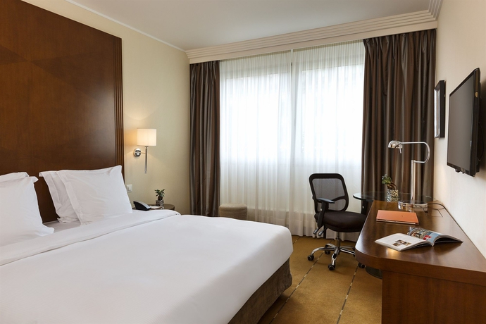 Imagen de la habitación del Hotel Warwick Geneva. Foto 5