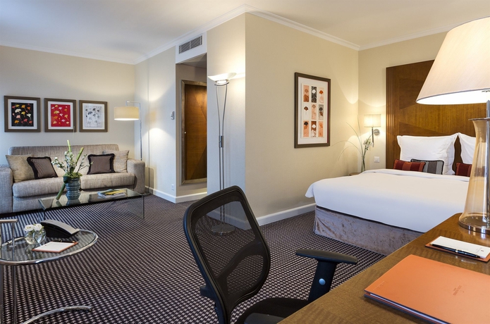 Imagen de la habitación del Hotel Warwick Geneva. Foto 6