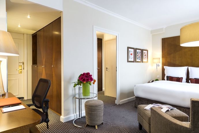 Imagen de la habitación del Hotel Warwick Geneva. Foto 8