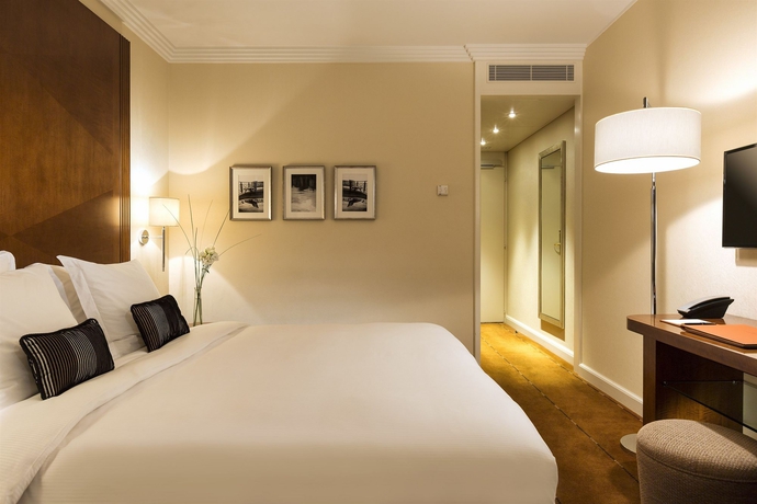 Imagen de la habitación del Hotel Warwick Geneva. Foto 11