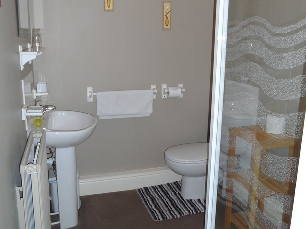 Imagen de la habitación del Hotel Warwick Lodge Guesthouse. Foto 19