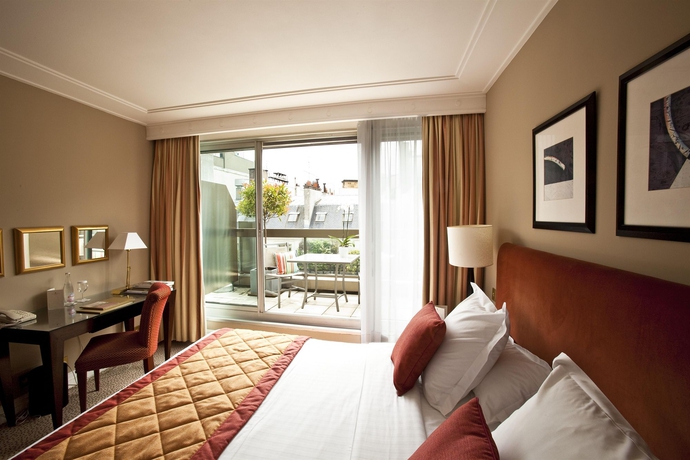 Imagen de la habitación del Hotel Warwick Paris. Foto 4
